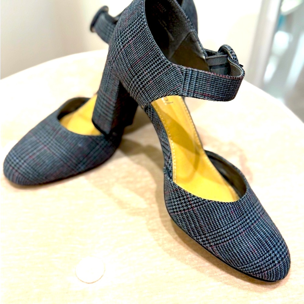 Gray tweed Mary Jane heels - Picture 2 of 4